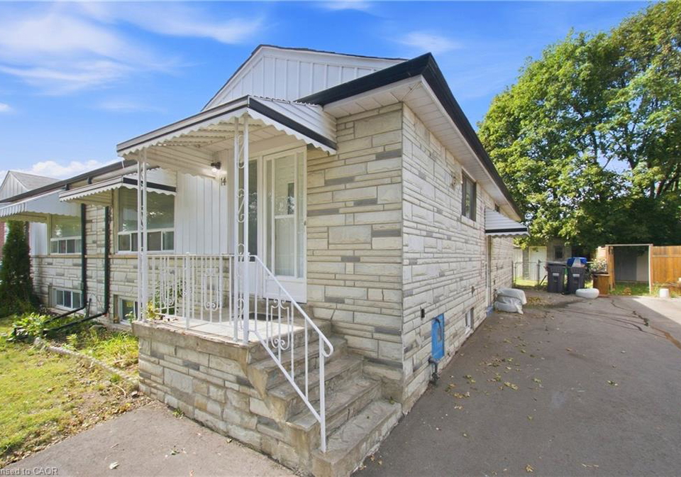 14-avondale-boulevard-brampton-ontario-40863849