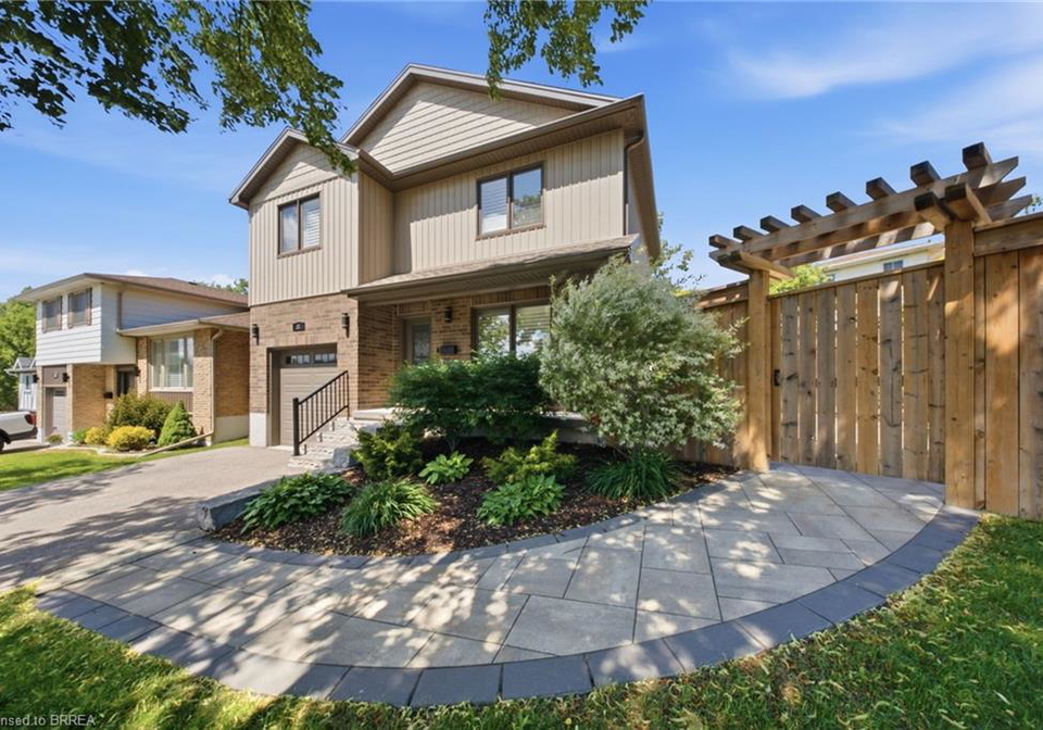 21-sandy-row-brantford-ontario-40863874