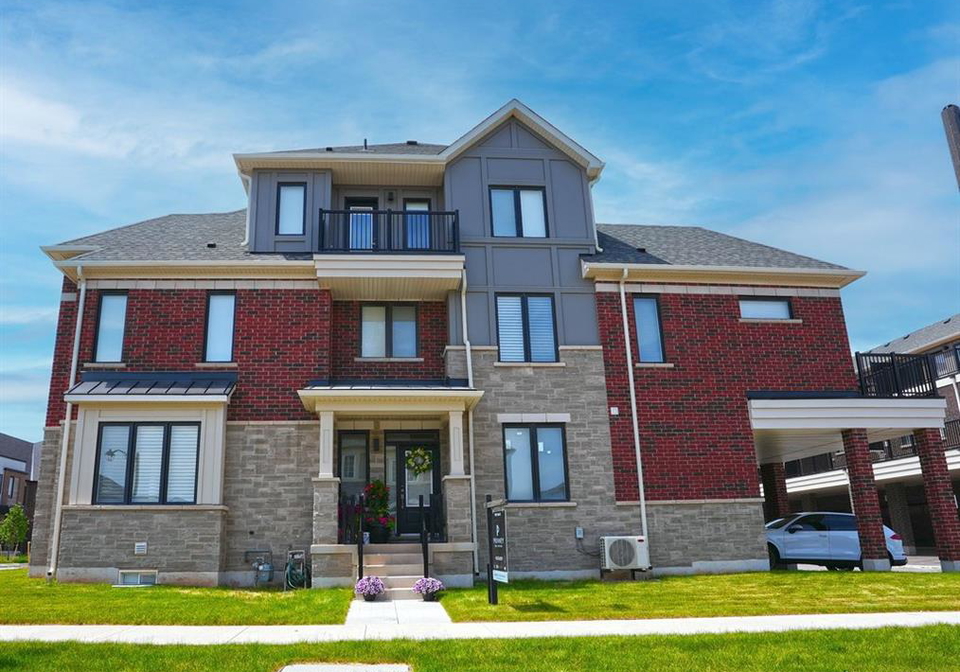 9-crown-gate-oakville-ontario-40863979