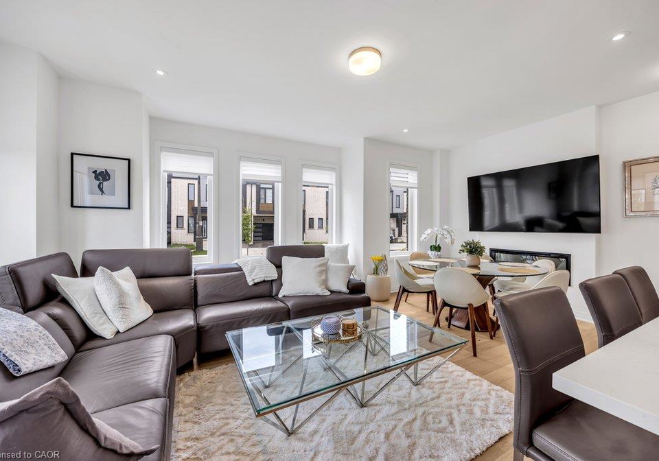 9-crown-gate-oakville-ontario-40863979
