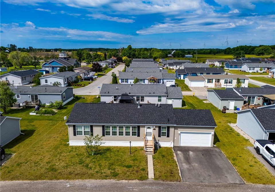 11-hickory-hollow-nanticoke-ontario-40864111