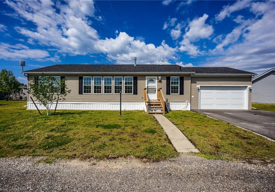 11-hickory-hollow-nanticoke-ontario-40864111