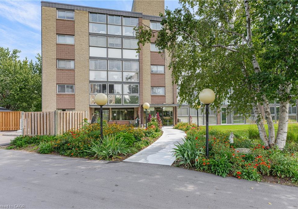 400-champlain-boulevard-cambridge-ontario-40864238