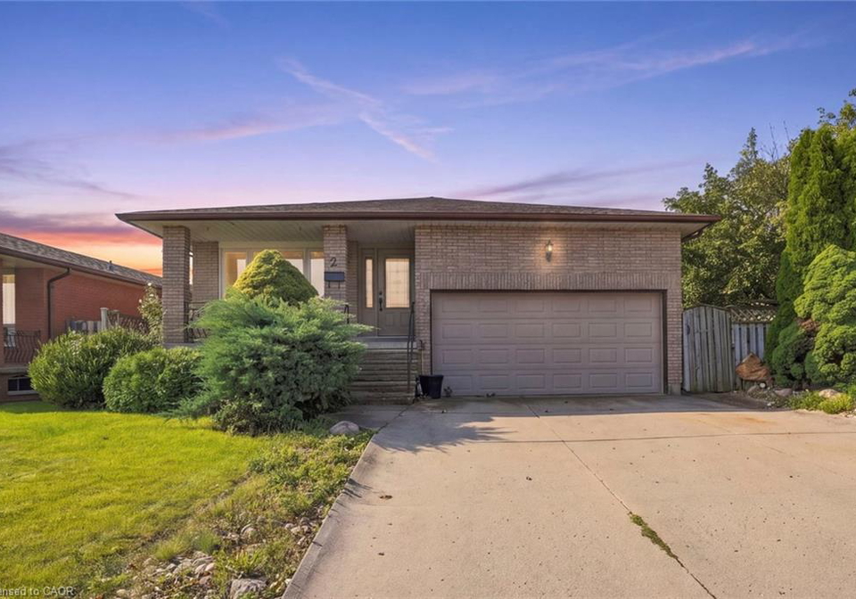 2-hearthside-crescent-hamilton-ontario-40864432