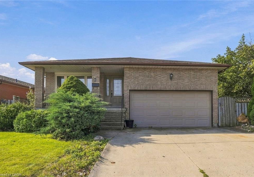 2-hearthside-crescent-hamilton-ontario-40864432