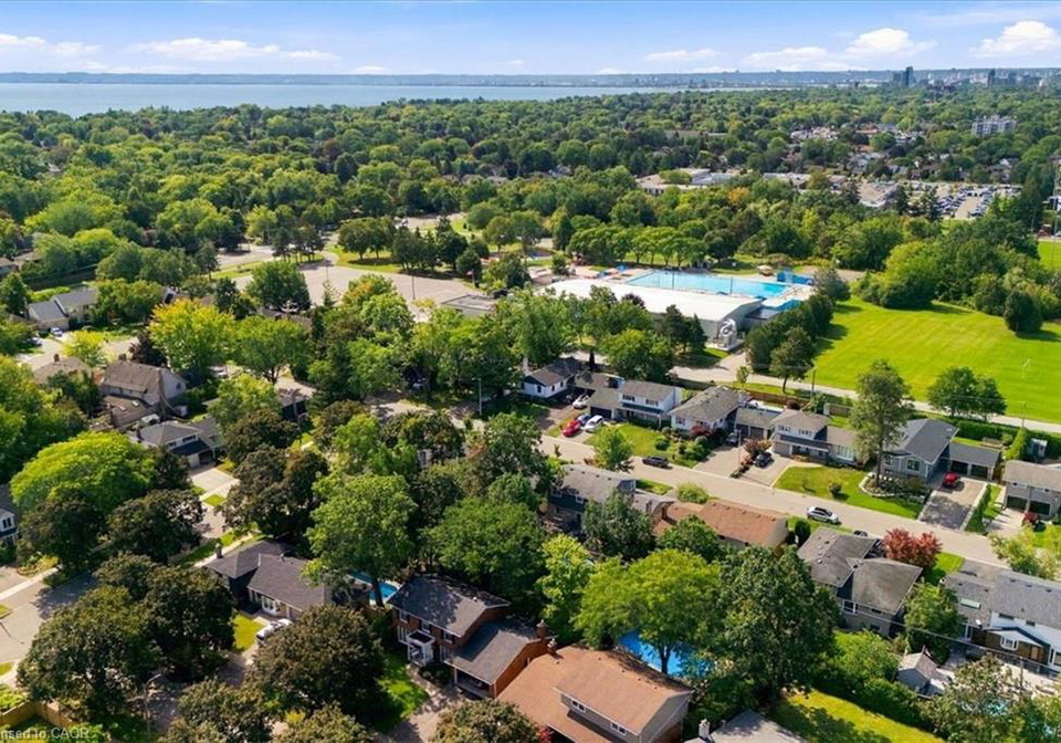 26-renfrew-street-e-caledonia-ontario-40864893