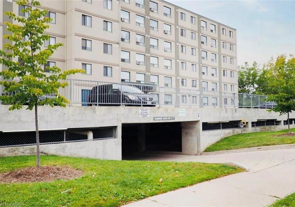 18-holborn-court-kitchener-ontario-40865004