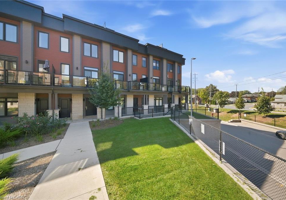 2-willow-street-paris-ontario-40865126