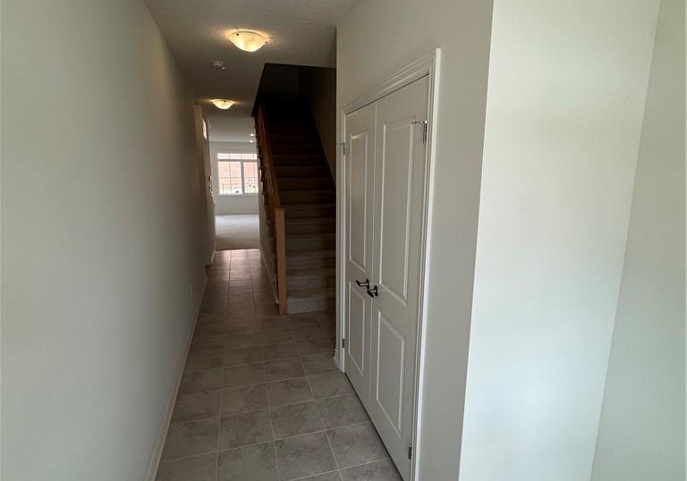 6-elite-crescent-caledonia-ontario-40865176