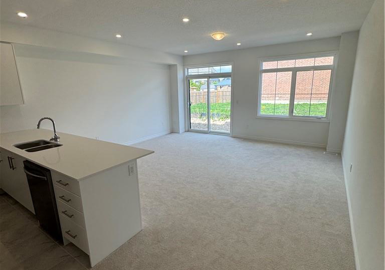 6-elite-crescent-caledonia-ontario-40865176
