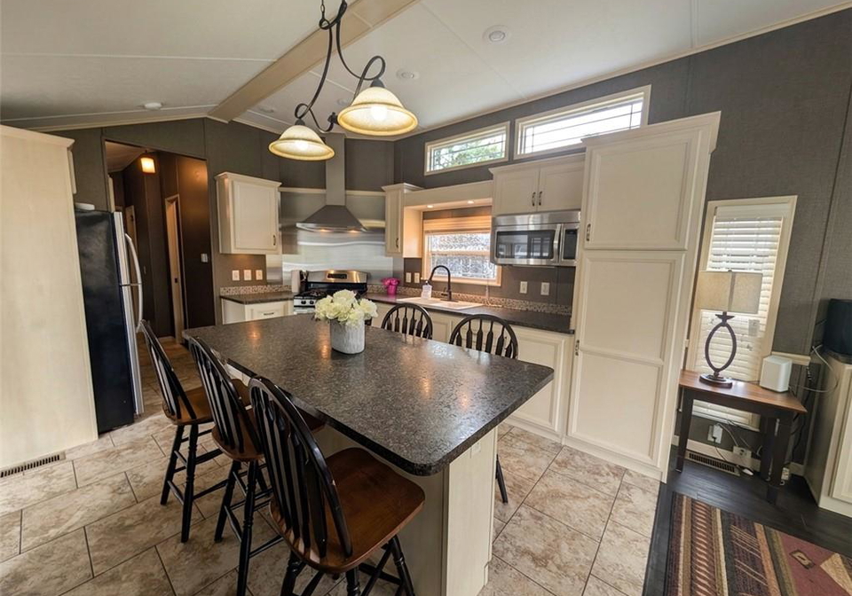 34-temagami-trail-wasaga-beach-ontario-40865667