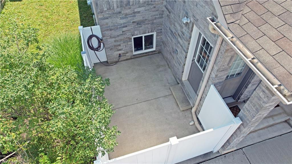 240-westmeadow-drive-kitchener-ontario-40865856