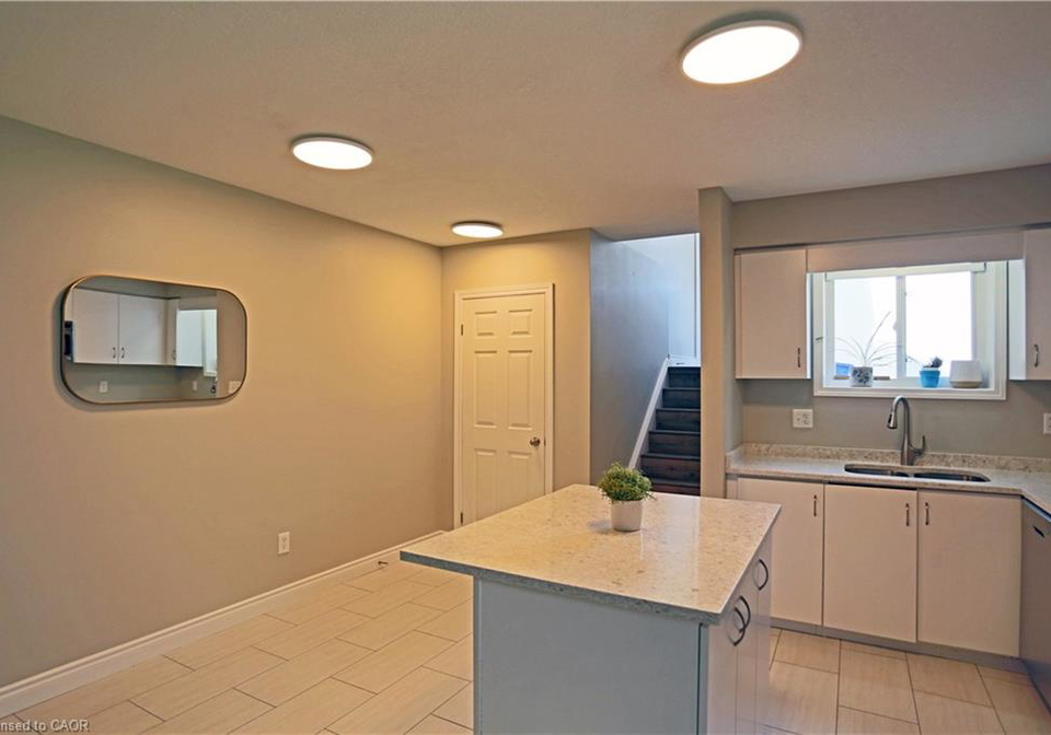 240-westmeadow-drive-kitchener-ontario-40865856