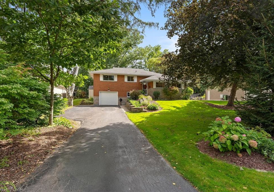 200-woodview-crescent-ancaster-ontario-40866226