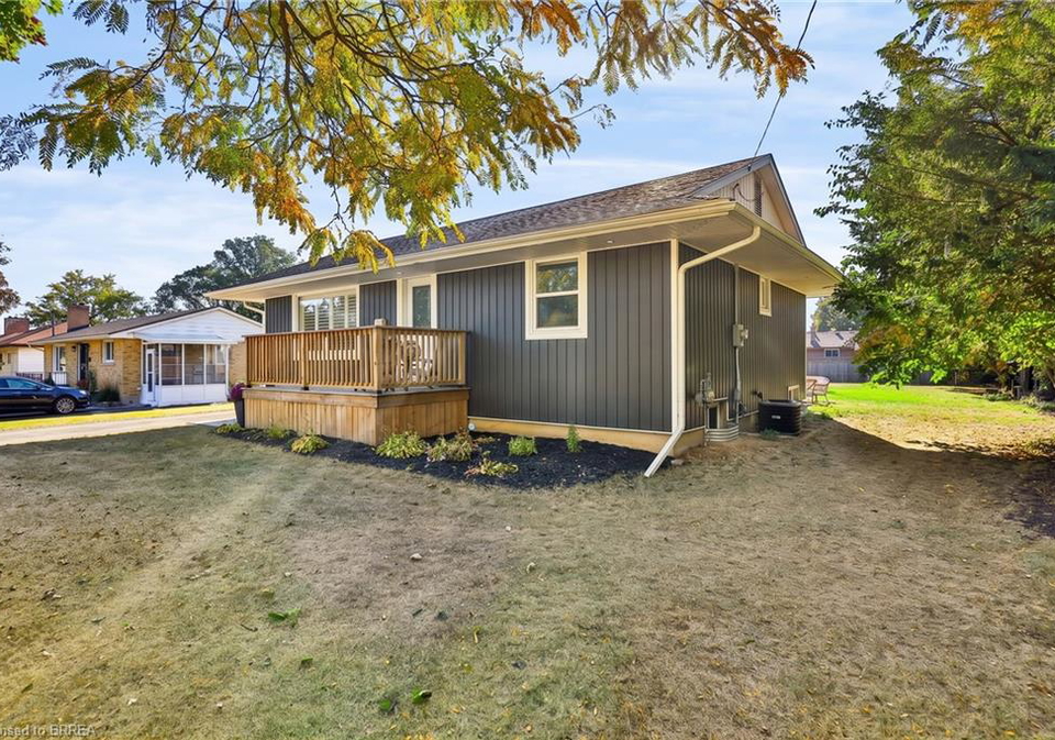 30-janet-street-brantford-ontario-40866254