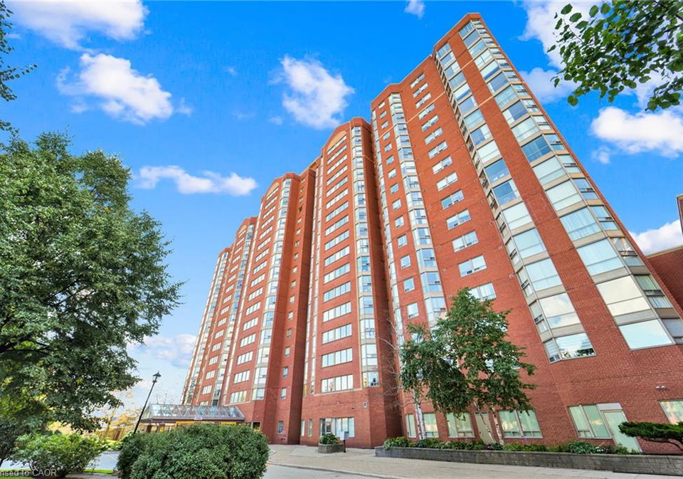 2466-eglinton-avenue-e-scarborough-ontario-40866351