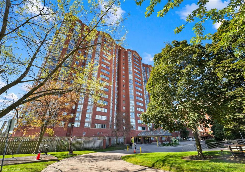 2466-eglinton-avenue-e-scarborough-ontario-40866351
