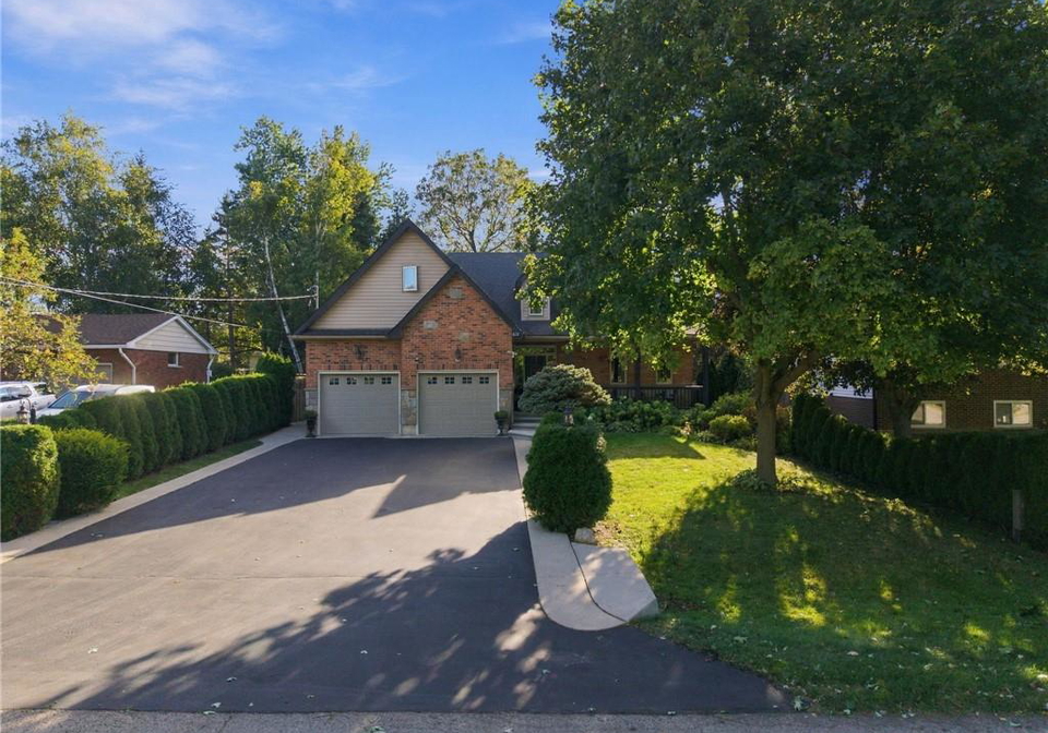 4-summit-drive-waterdown-ontario-40866414