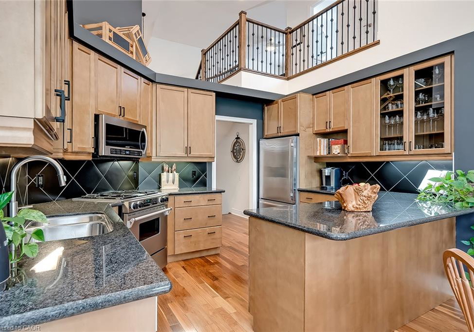 4285-couples-crescent-burlington-ontario-40866555