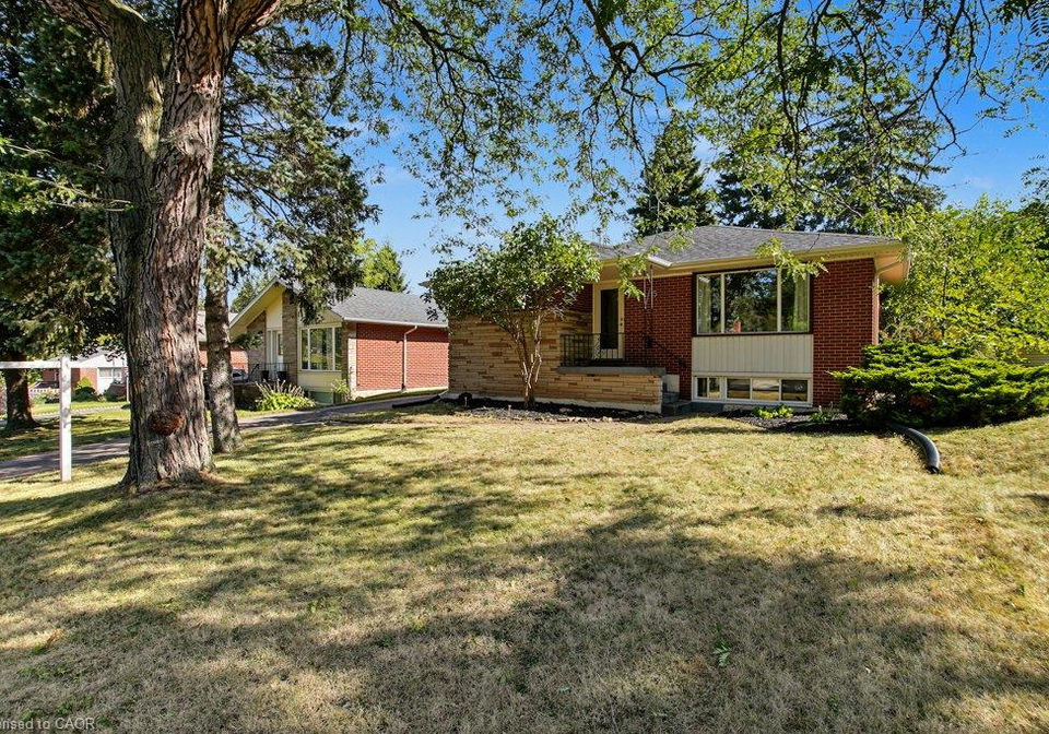 15-carwyn-crescent-hamilton-ontario-40866660