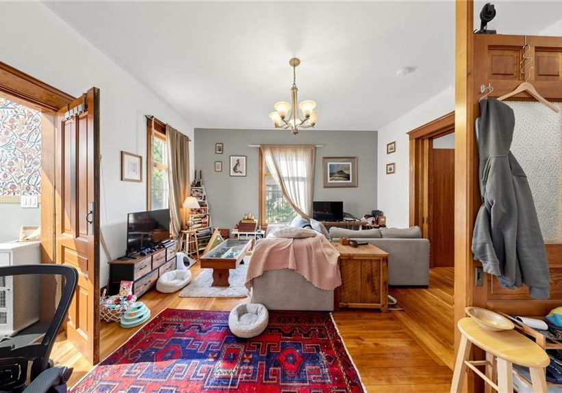 1316-king-street-e-hamilton-ontario-40866791