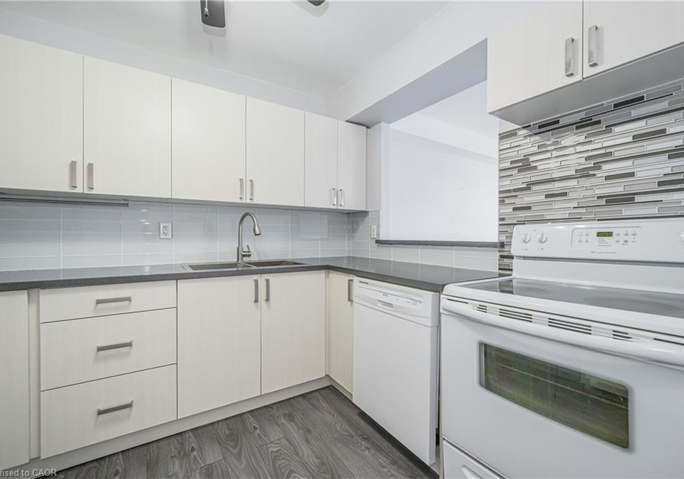 18-holborn-court-kitchener-ontario-40866874