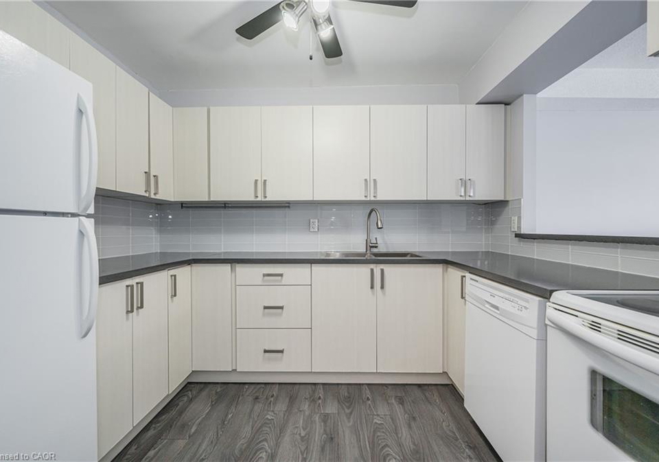 18-holborn-court-kitchener-ontario-40866874