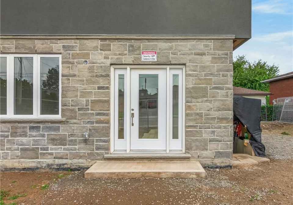 17-victor-boulevard-hamilton-ontario-40866895