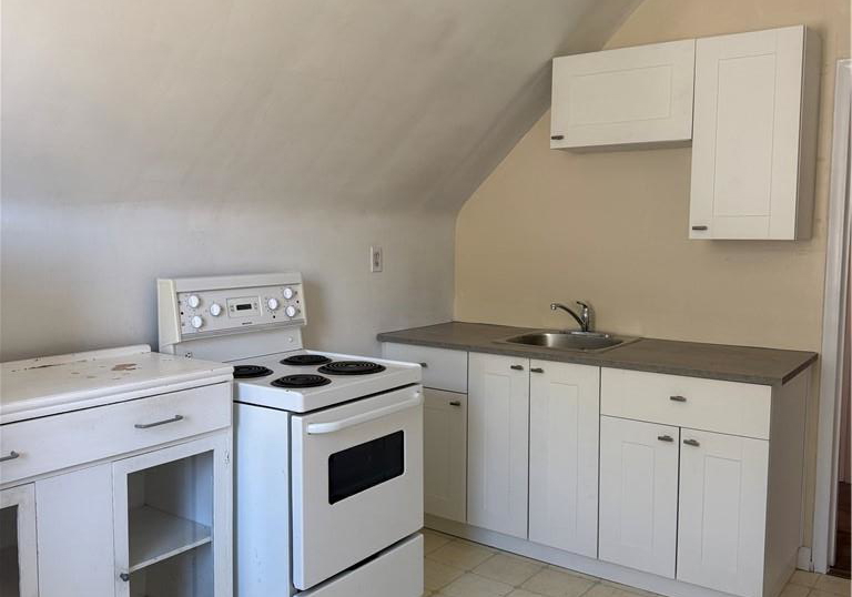 4-undermount-avenue-hamilton-ontario-40867183
