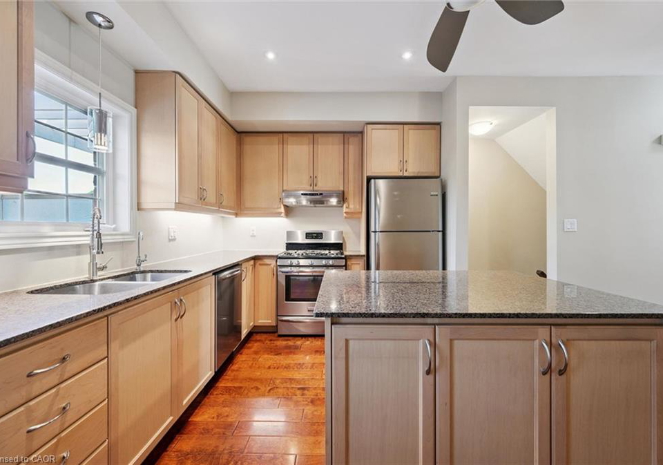 4-cheltenham-mews-kitchener-ontario-40867206