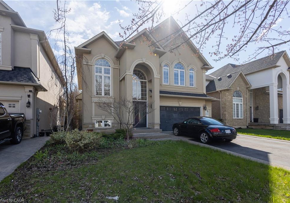 216-diiorio-circle-ancaster-ontario-40867461