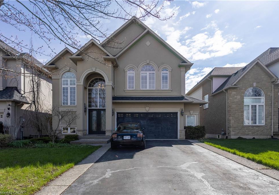 216-diiorio-circle-ancaster-ontario-40867461