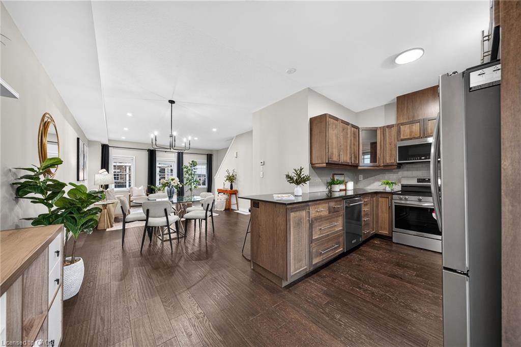 3-oxfordshire-lane-kitchener-ontario-40867752