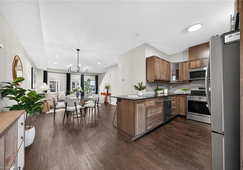 3-oxfordshire-lane-kitchener-ontario-40867752