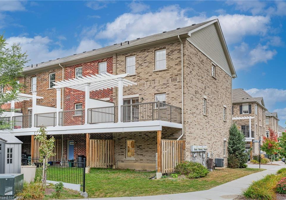 3-oxfordshire-lane-kitchener-ontario-40867752