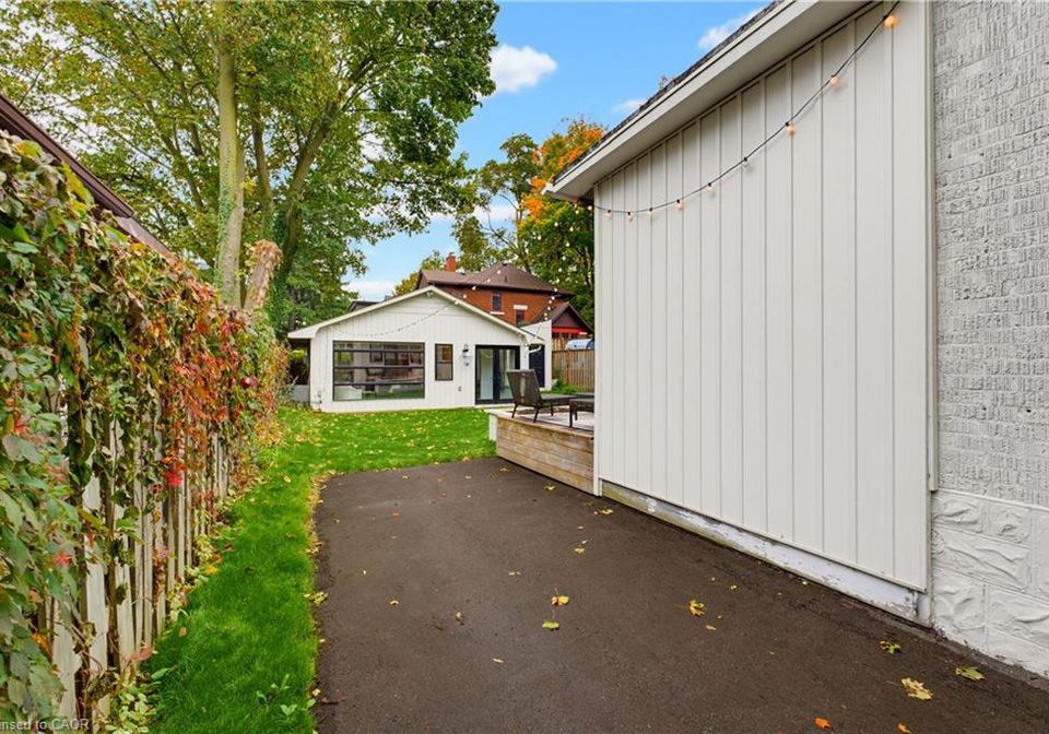 89-allen-street-w-waterloo-ontario-40867939