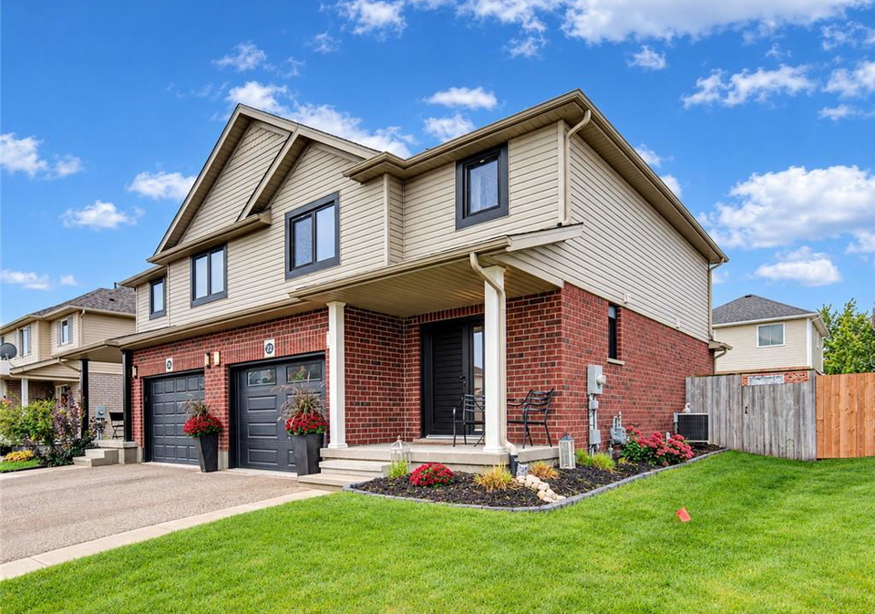 22-poffenroth-path-elmira-ontario-40868310