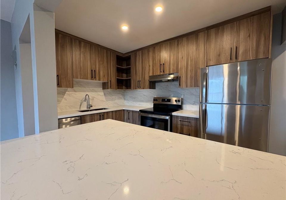 1797-main-street-w-hamilton-ontario-40868618