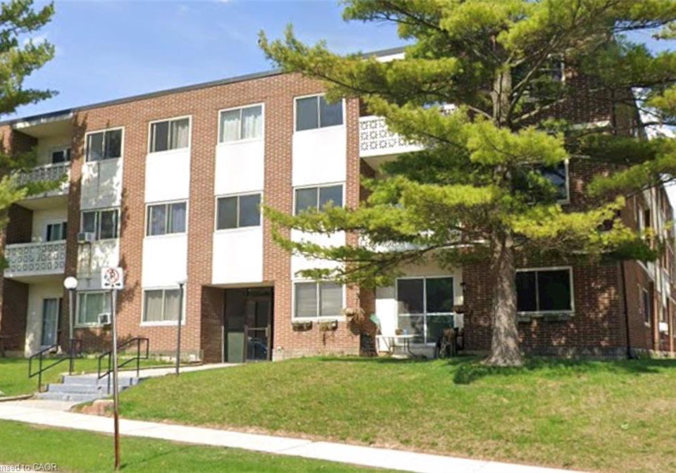 54-country-hill-drive-kitchener-ontario-40868667