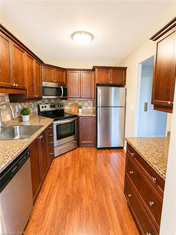 18-holborn-court-kitchener-ontario-40868687