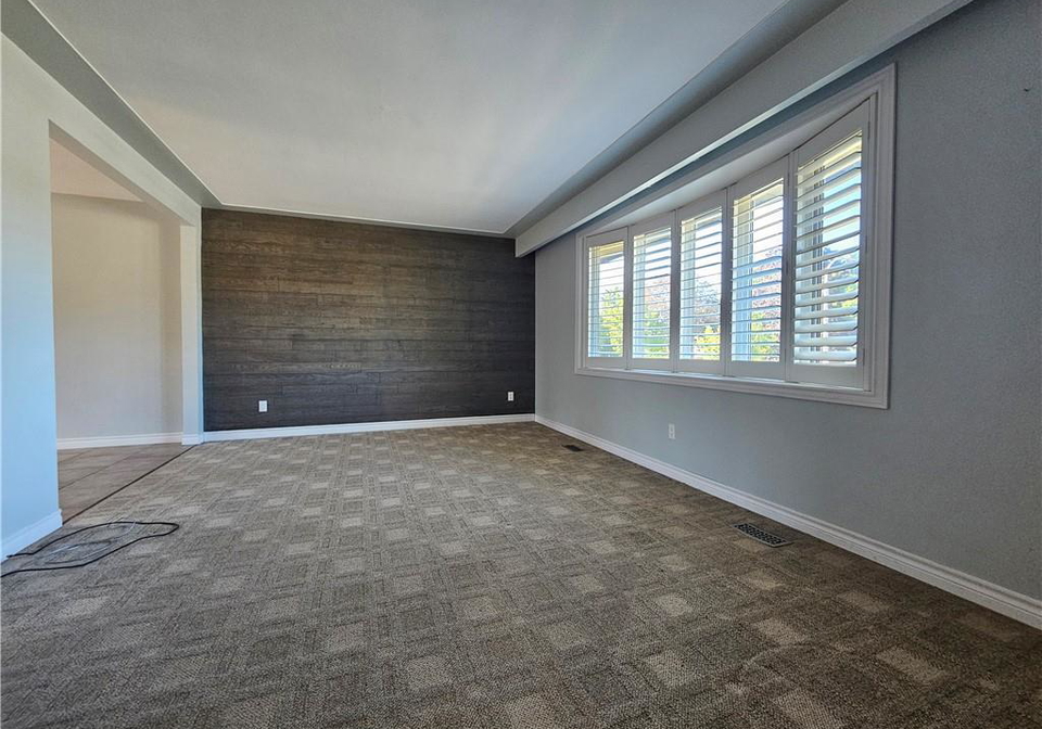 8-coventry-drive-kitchener-ontario-40868812