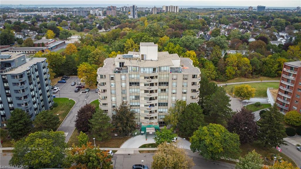 8-village-green-boulevard-hamilton-ontario-40869088